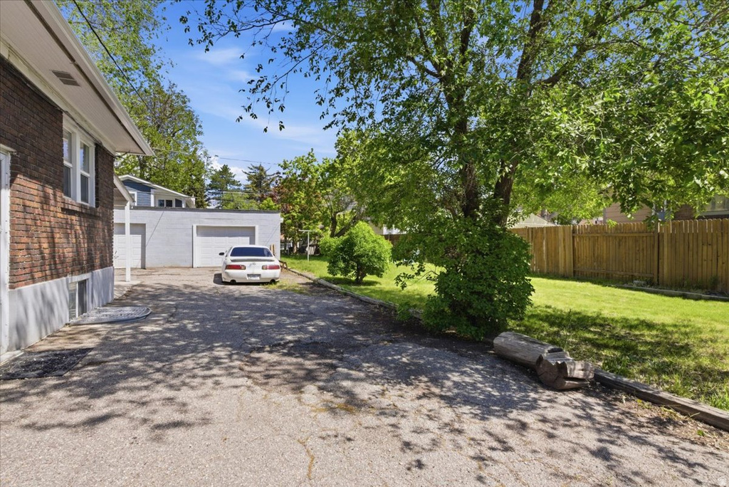 557 E SHERMAN AVE Salt Lake City, UT 84105