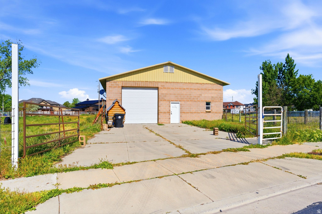 1695 N OLSEN WAY West Bountiful, UT 84087