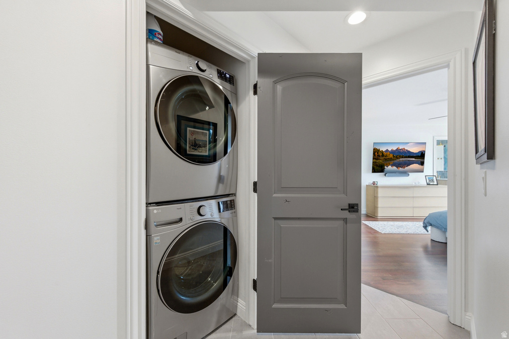 2466 S PROMONTORY DR Salt Lake City, UT 84109
