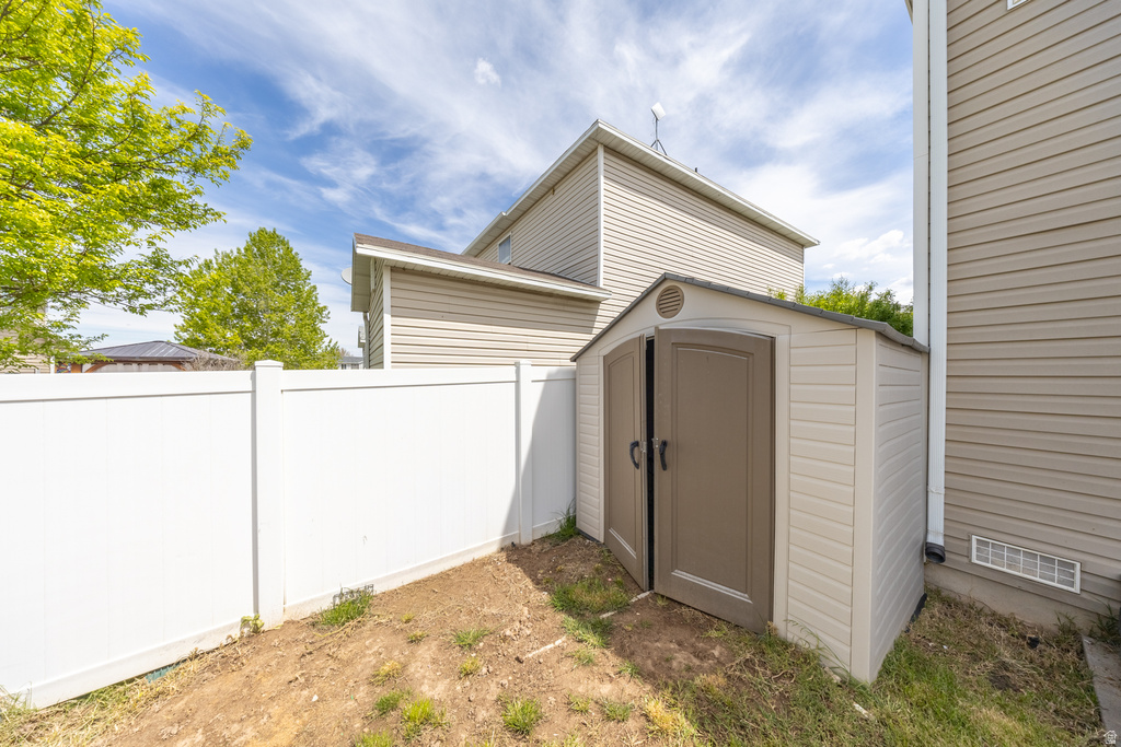 2011 N 2095 W Clinton, UT 84015