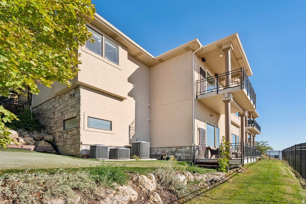 941 N SANDHURST DR Salt Lake City, UT 84103