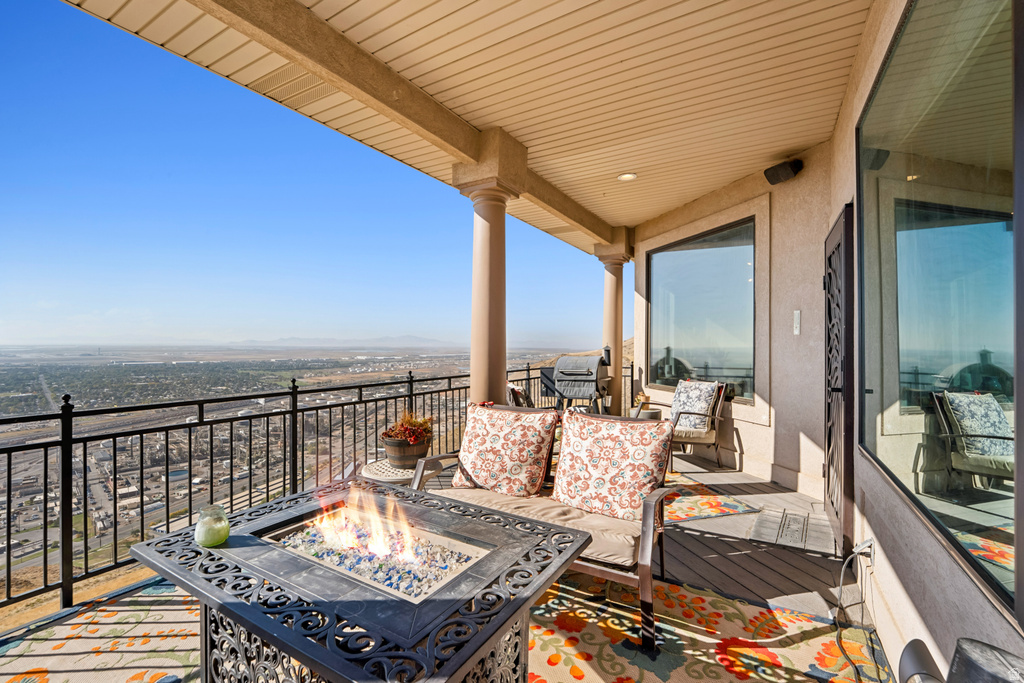 941 N SANDHURST DR Salt Lake City, UT 84103