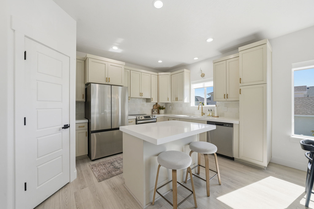7184 N CRYSTAL BROOK DR Eagle Mountain, UT 84005