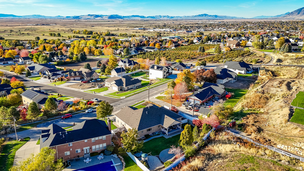 2051 S ESKELSEN LN Perry, UT 84302