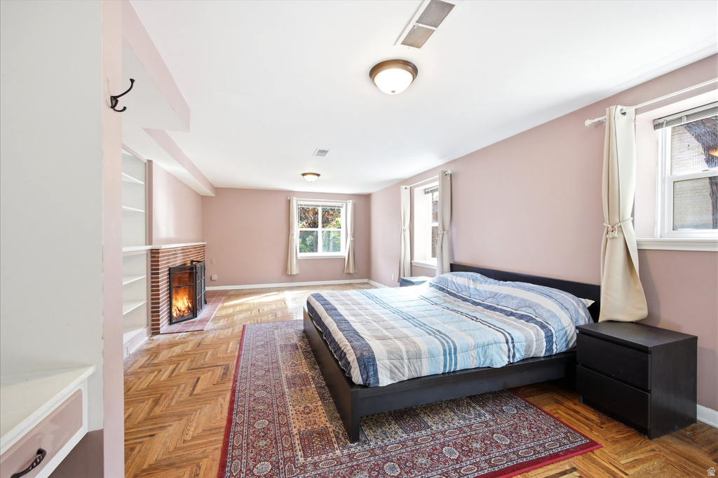 2484 E SKYLINE DR Salt Lake City, UT 84108
