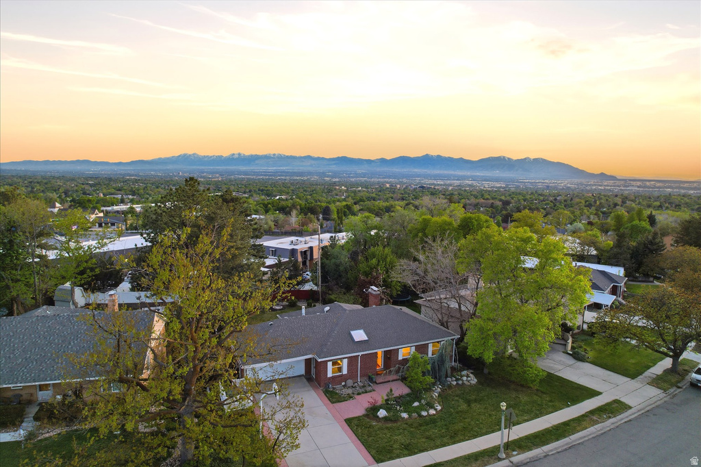 2484 E SKYLINE DR Salt Lake City, UT 84108