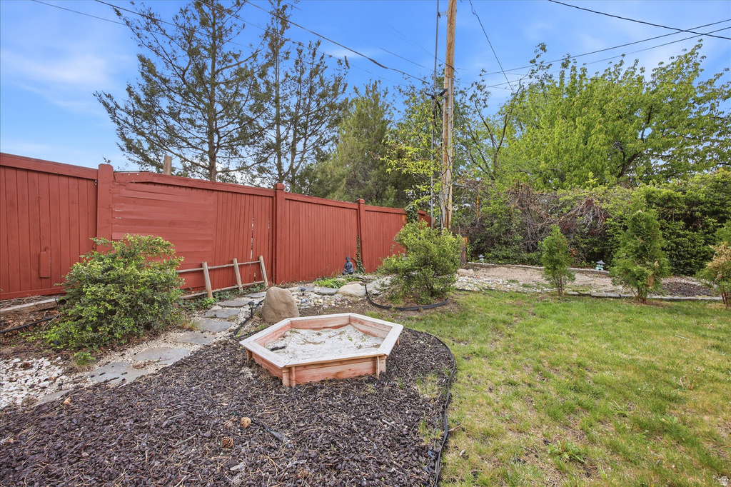 2484 E SKYLINE DR Salt Lake City, UT 84108