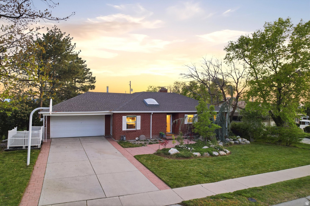 2484 E SKYLINE DR Salt Lake City, UT 84108