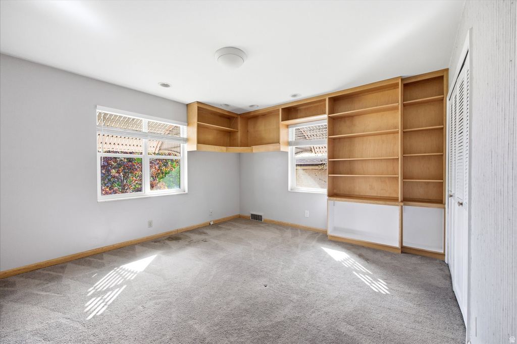 2484 E SKYLINE DR Salt Lake City, UT 84108