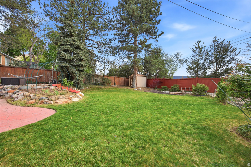 2484 E SKYLINE DR Salt Lake City, UT 84108
