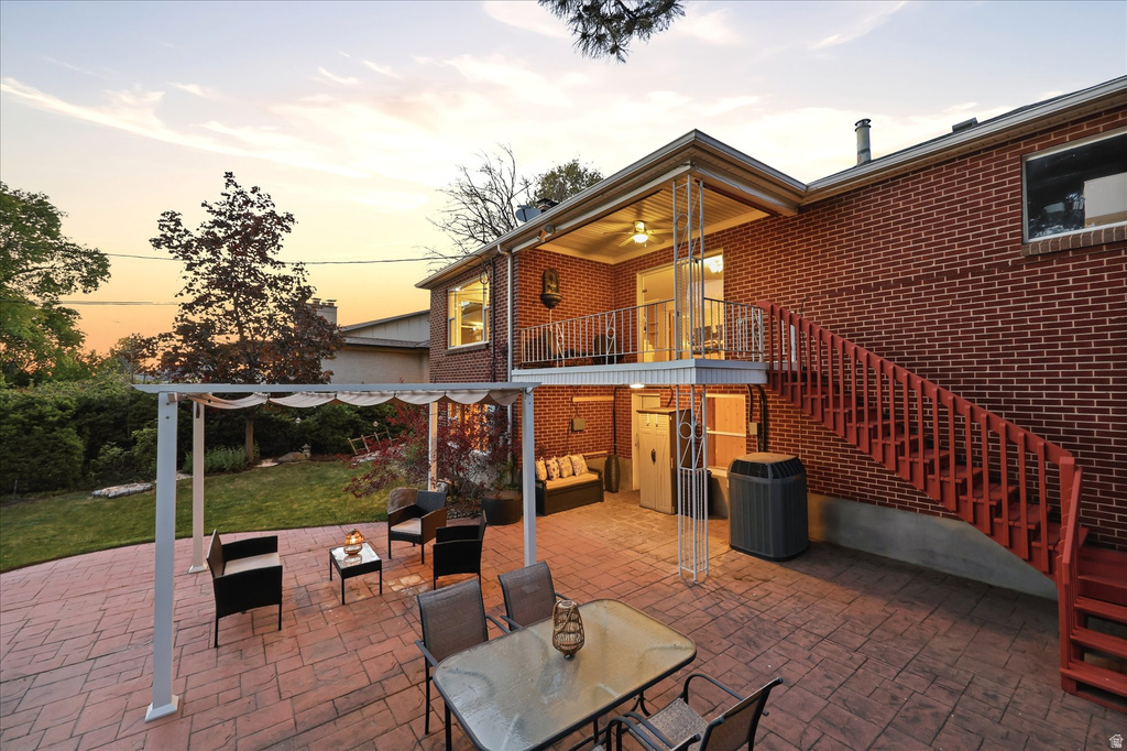 2484 E SKYLINE DR Salt Lake City, UT 84108