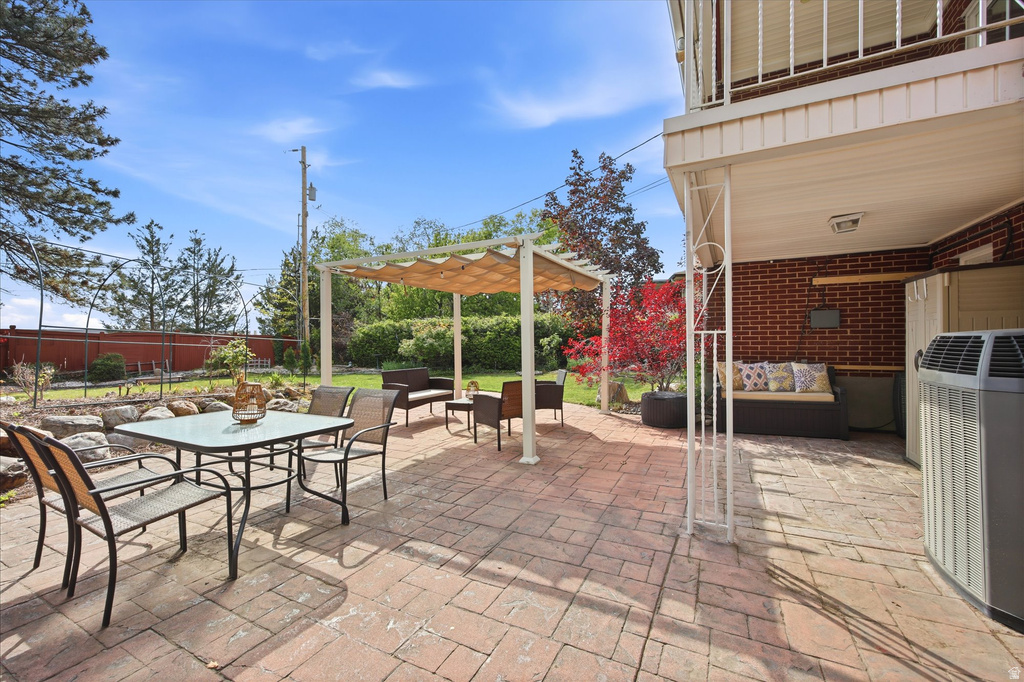 2484 E SKYLINE DR Salt Lake City, UT 84108