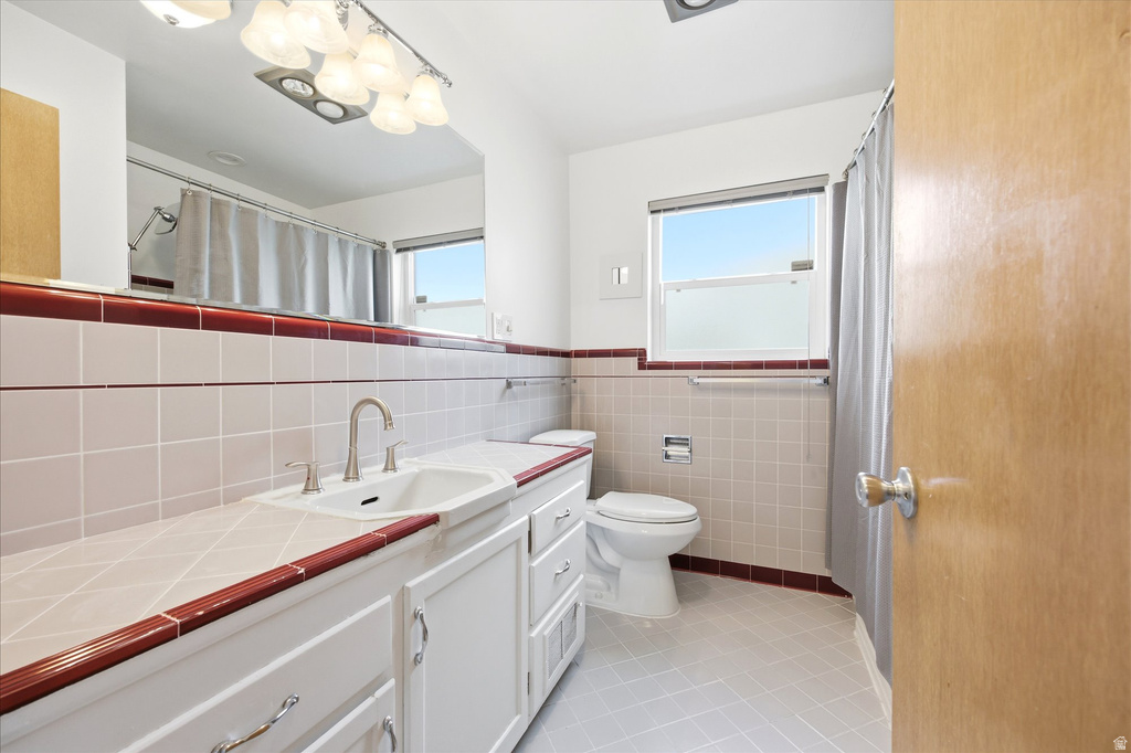 2484 E SKYLINE DR Salt Lake City, UT 84108