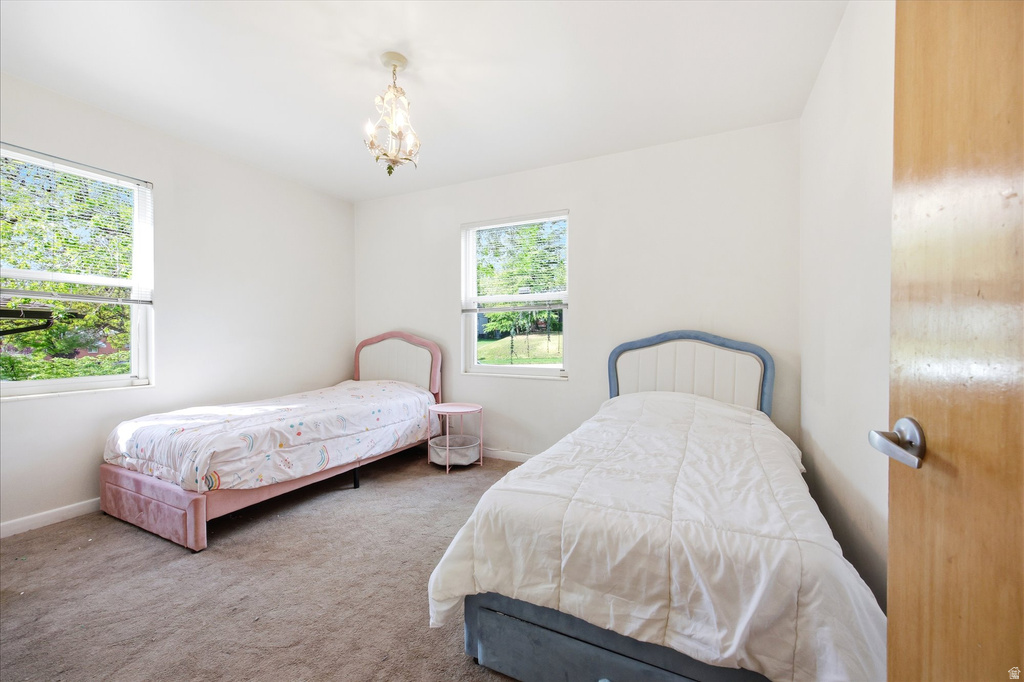 2484 E SKYLINE DR Salt Lake City, UT 84108