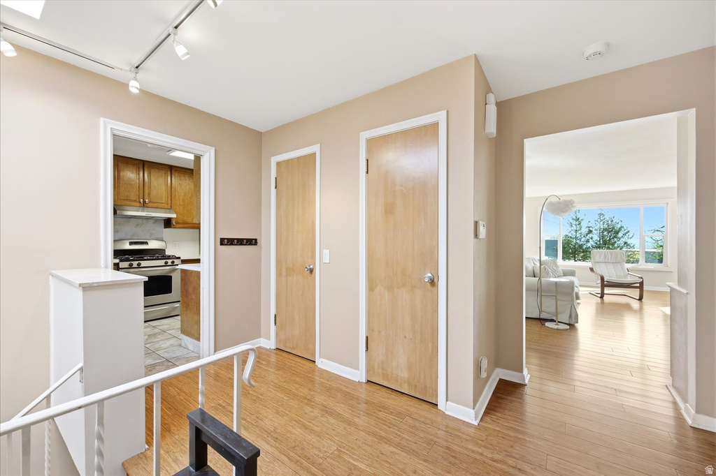 2484 E SKYLINE DR Salt Lake City, UT 84108