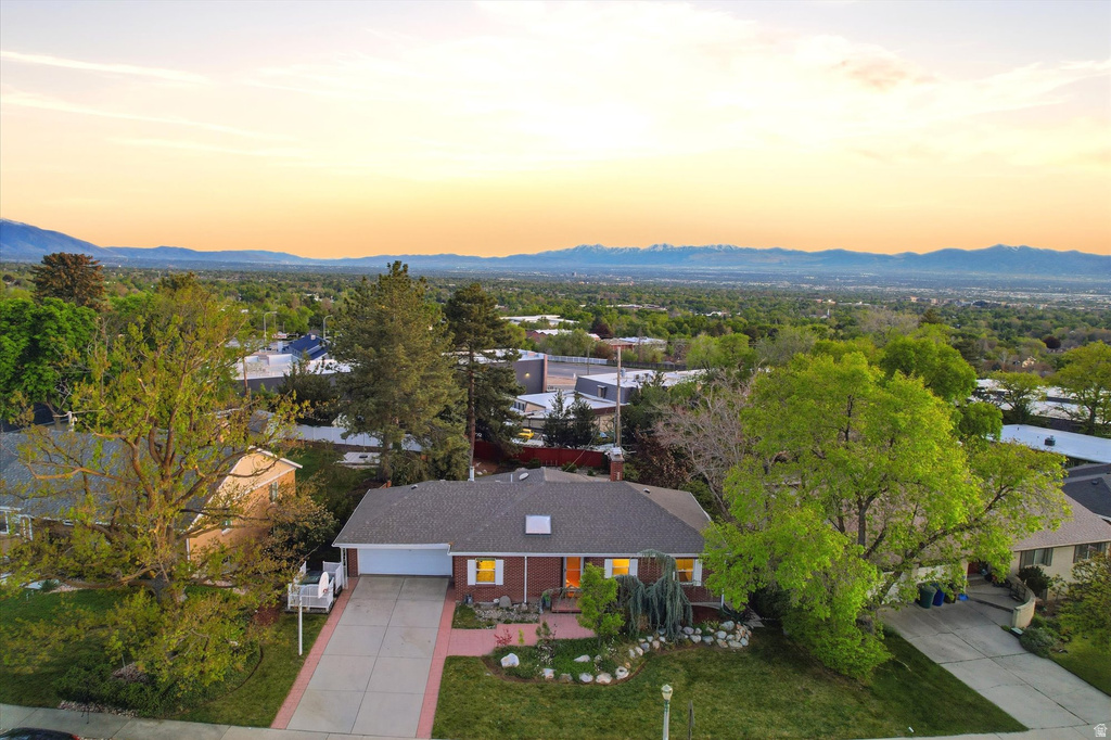 2484 E SKYLINE DR Salt Lake City, UT 84108