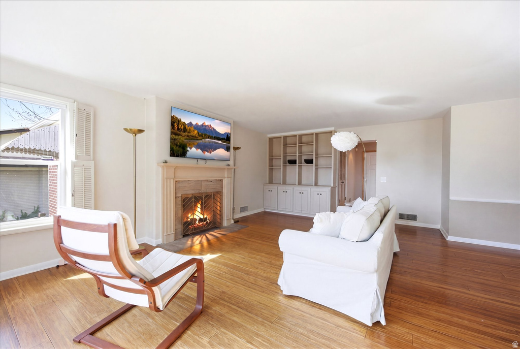 2484 E SKYLINE DR Salt Lake City, UT 84108