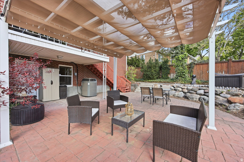 2484 E SKYLINE DR Salt Lake City, UT 84108
