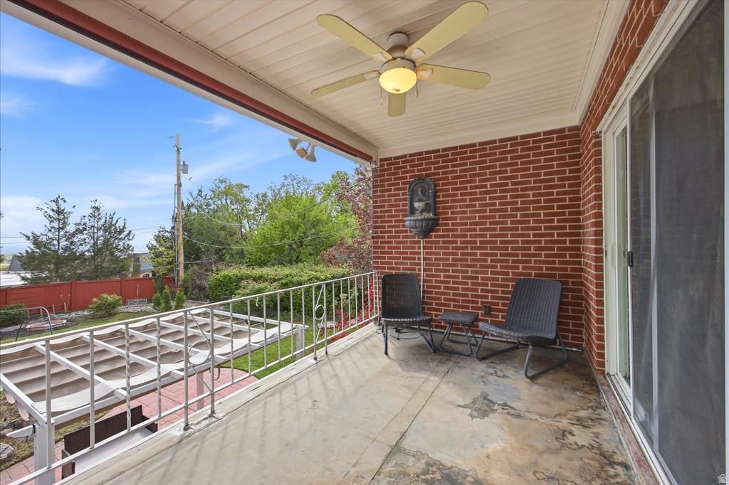 2484 E SKYLINE DR Salt Lake City, UT 84108