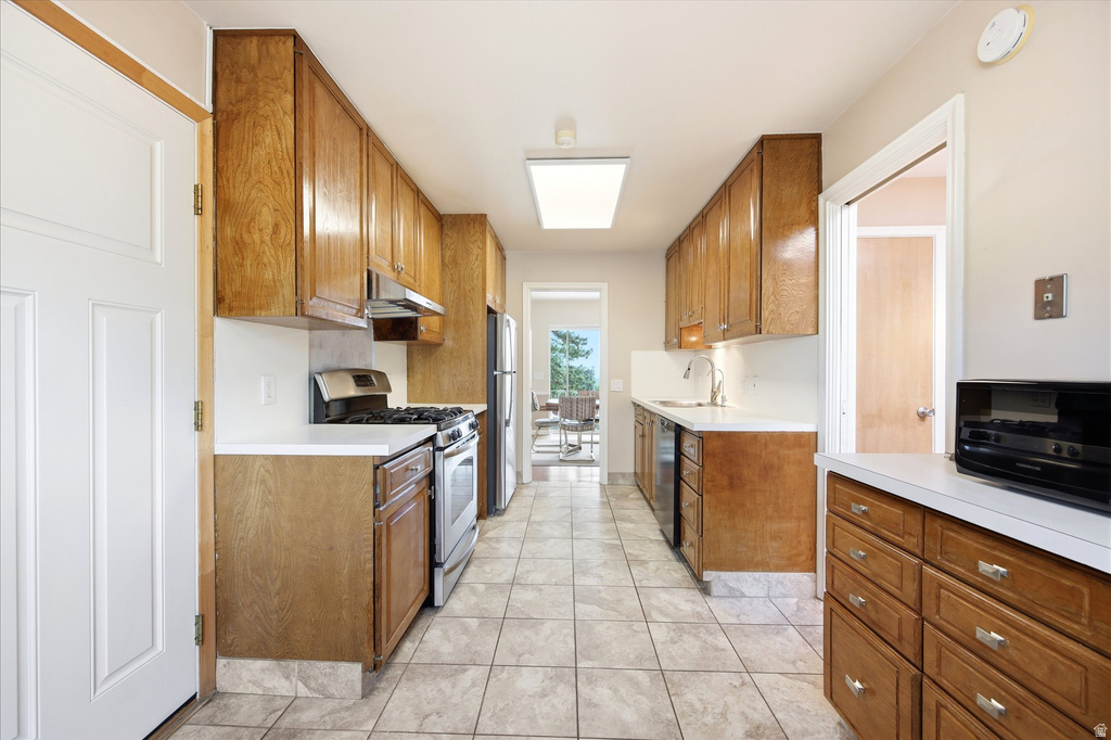 2484 E SKYLINE DR Salt Lake City, UT 84108