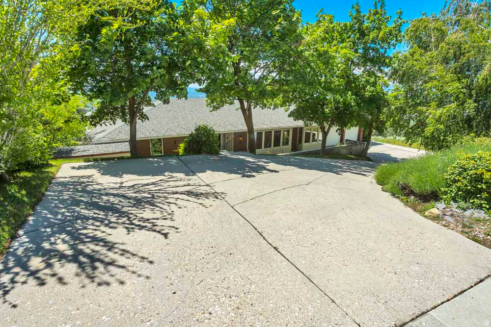 1232 E CHANDLER CIR Salt Lake City, UT 84103