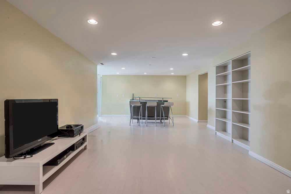 1232 E CHANDLER CIR Salt Lake City, UT 84103