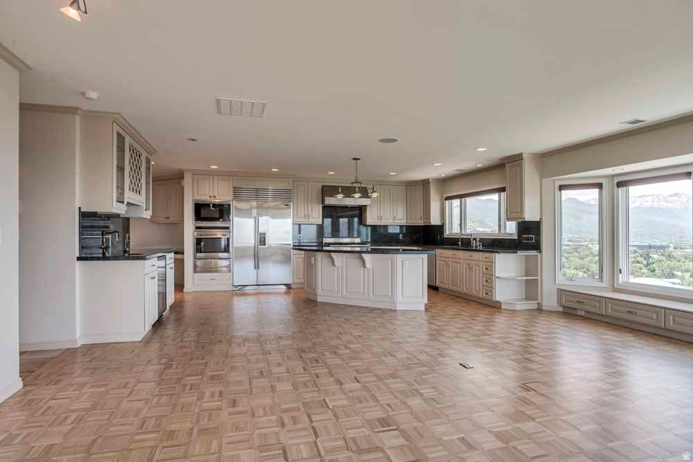 1232 E CHANDLER CIR Salt Lake City, UT 84103