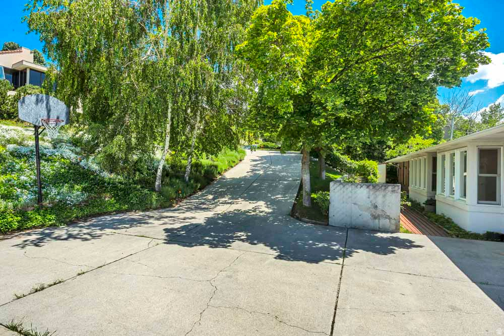 1232 E CHANDLER CIR Salt Lake City, UT 84103