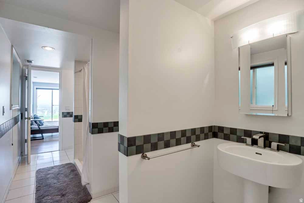 1232 E CHANDLER CIR Salt Lake City, UT 84103