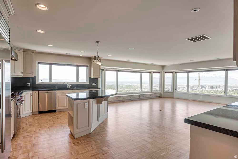 1232 E CHANDLER CIR Salt Lake City, UT 84103
