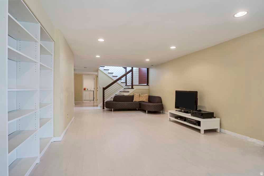 1232 E CHANDLER CIR Salt Lake City, UT 84103