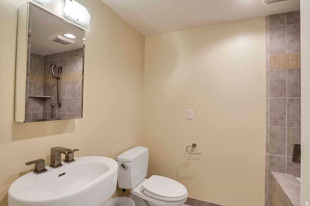 1232 E CHANDLER CIR Salt Lake City, UT 84103