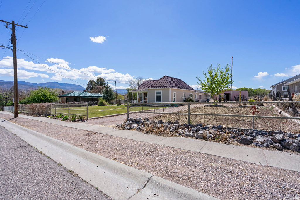 499 W CENTER ST Marysvale, UT 84750