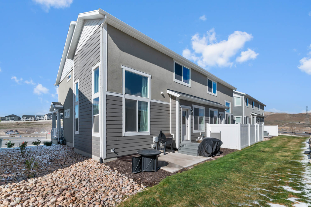 1122 N FREEMAN DR Saratoga Springs, UT 84045