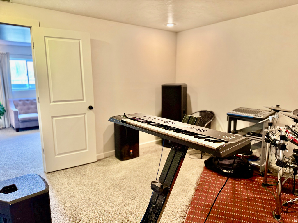 6048 W CONTADORA LN West Valley City, UT 84128