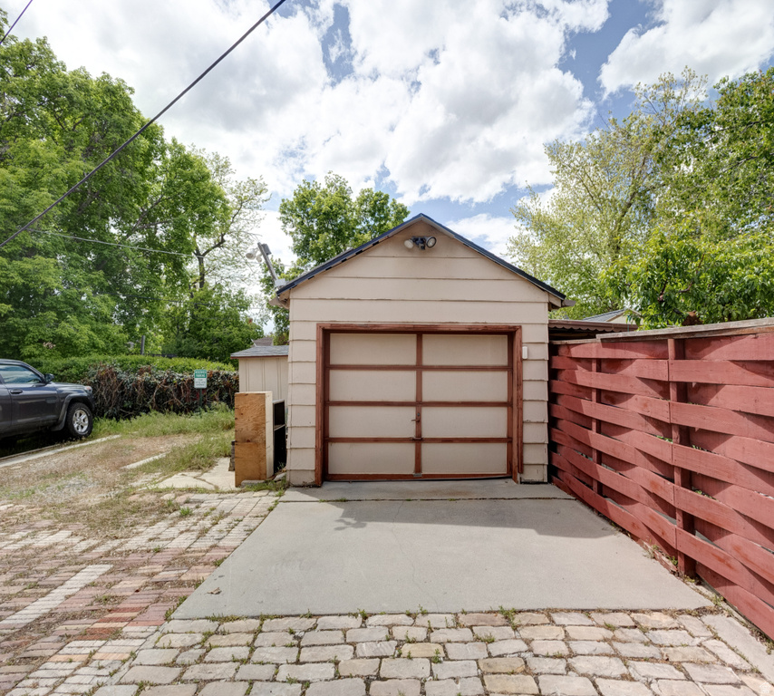 1072 E 4TH AVE Salt Lake City, UT 84103