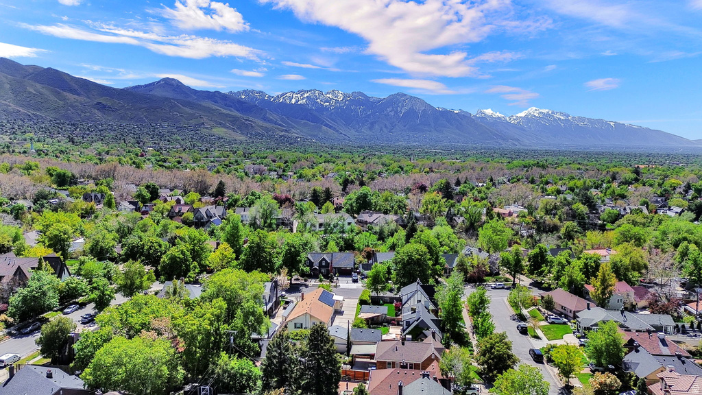 929 S GREENWOOD TERRACE Salt Lake City, UT 84105