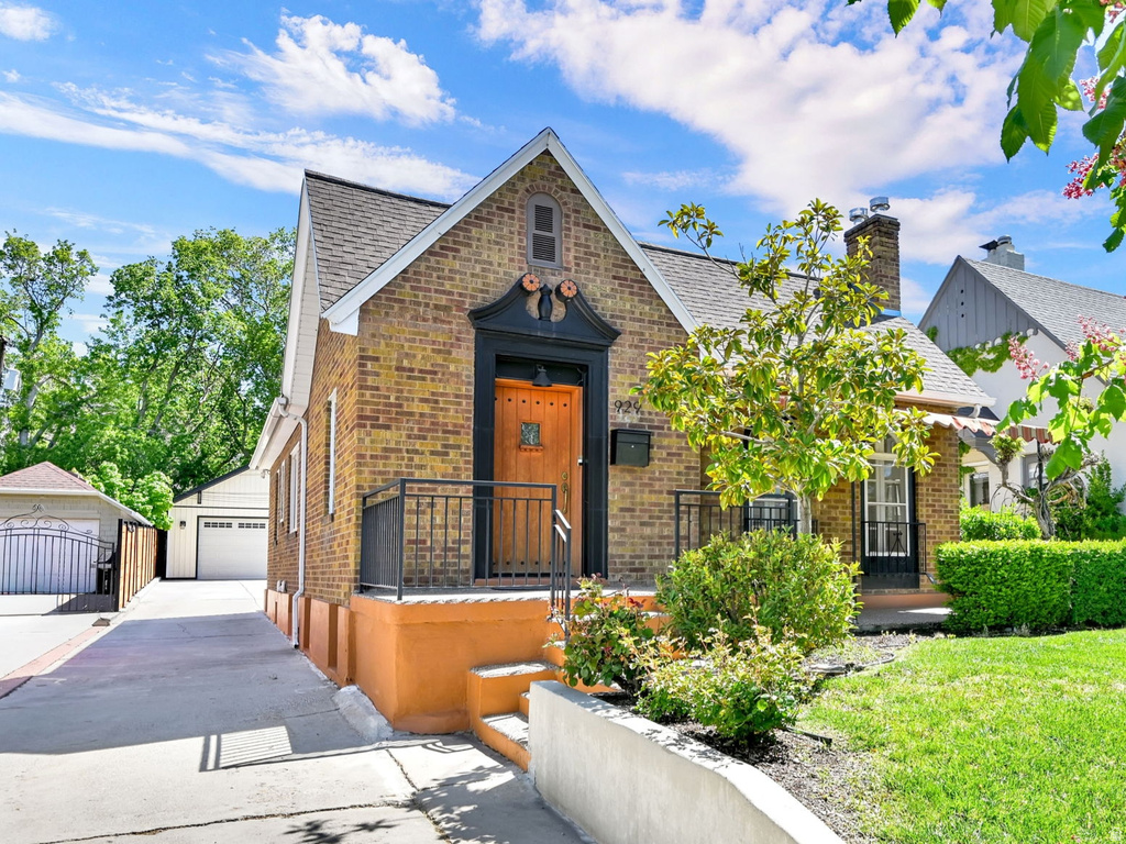 929 S GREENWOOD TERRACE Salt Lake City, UT 84105