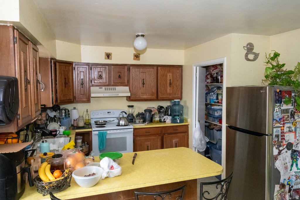 1913 W HYANNIS DR West Valley City, UT 84119