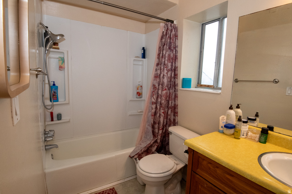 1913 W HYANNIS DR West Valley City, UT 84119