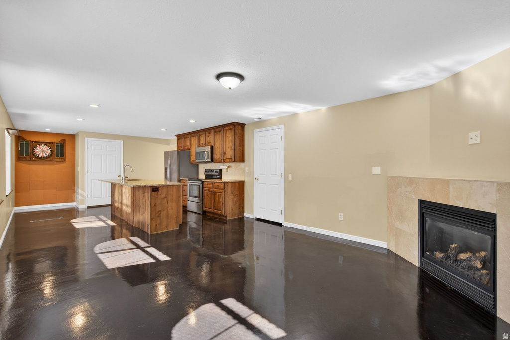 90 W COTTAGE AVE Sandy, UT 84070