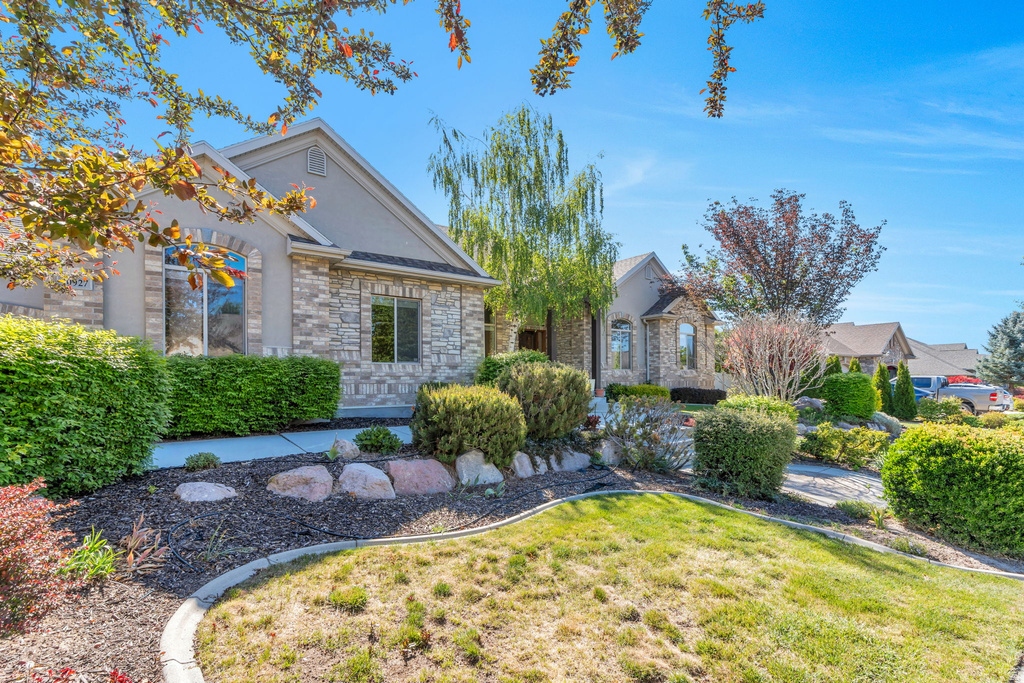 10927 S SCOTTY DR South Jordan, UT 84095