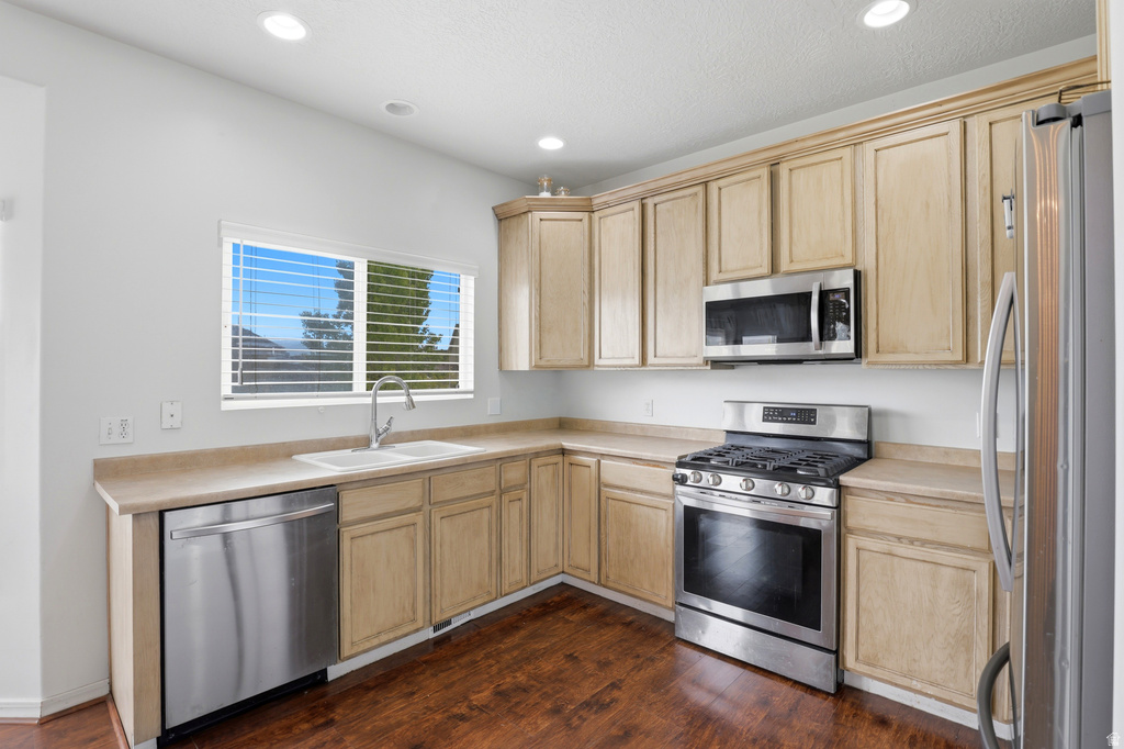 6027 BAYSHORE DR Stansbury Park, UT 84074