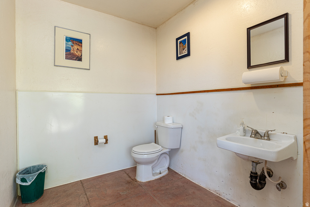 2040 N LONG RD Big Water, UT 84741