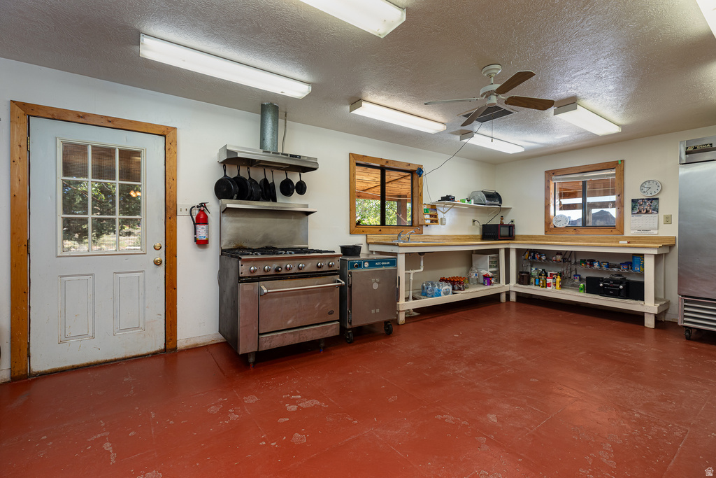 2040 N LONG RD Big Water, UT 84741