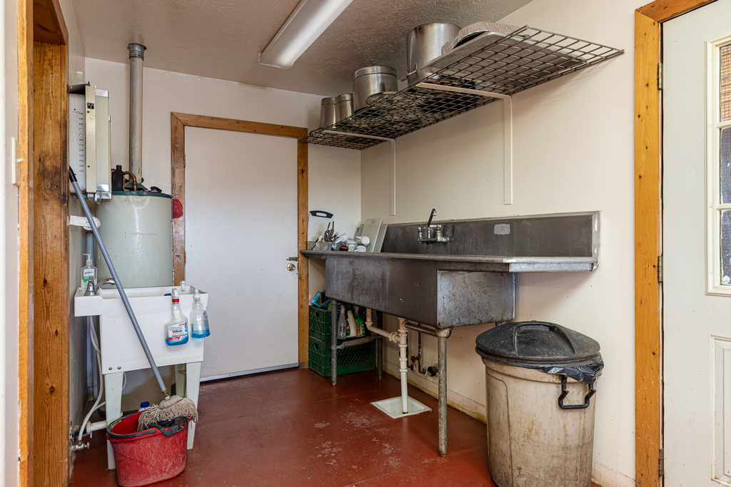 2040 N LONG RD Big Water, UT 84741