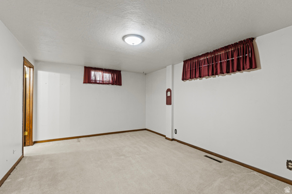 263 STEWART DR River Heights, UT 84321