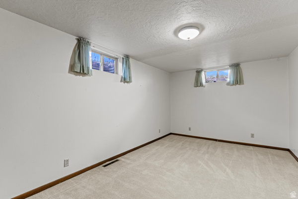 263 STEWART DR River Heights, UT 84321