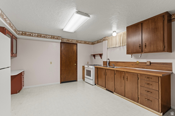 263 STEWART DR River Heights, UT 84321
