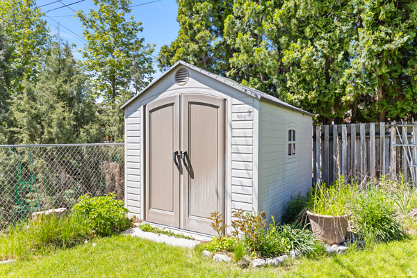 263 STEWART DR River Heights, UT 84321